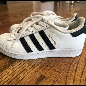 Kids Adidas superstars size 3.5